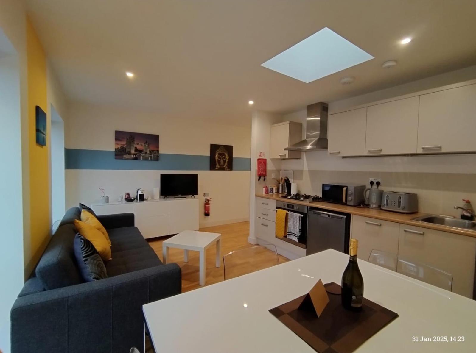Lovely 1 Bedroom In South East Апартаменты *